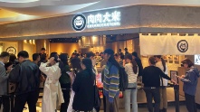 「焼肉きんぐ」の物語コーポ　見せるハンバーグ店が中国で大行列