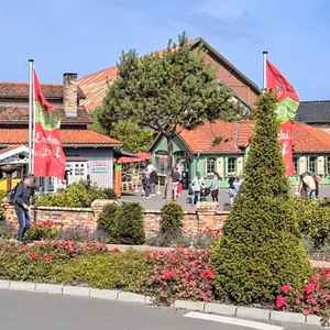 Der Eingang von Karls Erdbeerhof in Rövershagen (Archivbild)