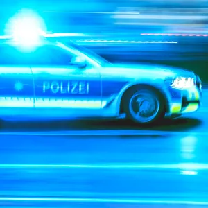 Eine Polizeistreife im Einsatz (Symbolfoto)