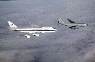 The Doomsday Plane can refuel while in flight.