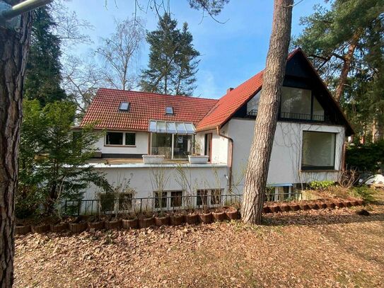 Massives und großräumiges Einfamilienhaus (Villa) in gehobener Wohnlage in Kladow, Schwimmbad, Sauna, nahe am Groß-Glie…