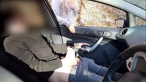 Public cock flashing - Guy jerking off in car in park was caught by a runner girl who helped him cum Güçlü Filmleri izleyin