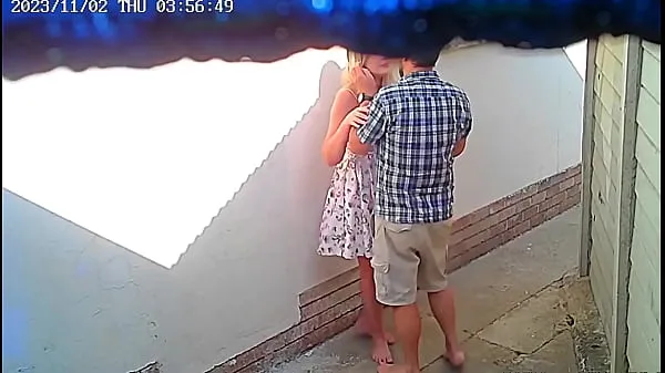 Mira Cámara CCTV captó a una pareja follando afuera de un restaurante públicopelículas potentes