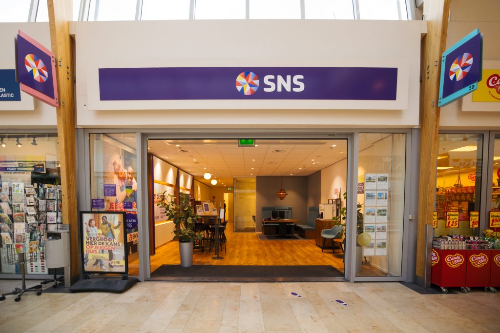De buitenkant van de SNS Bank