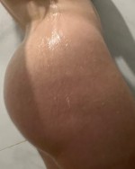 Wet booty 🔥🍑💦