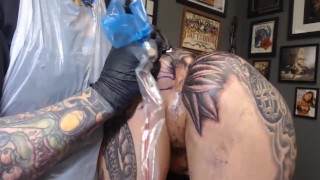 Darcy Diamond obtiene culo tatuado por Trevor Whelen durante 4.5 horas (25mins TL) - Infectado por Sickick