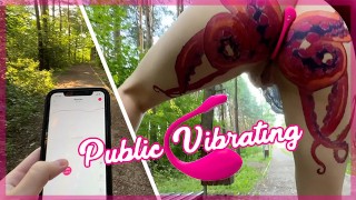 Öffentliche Herausforderung – Stiefschwester geht nackt im Freien und mit Vibrator in der Muschi