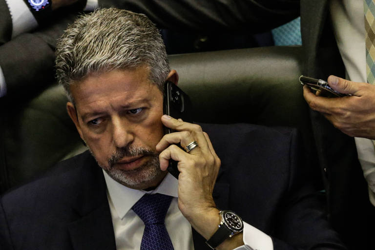 Aval de Lira e 13 partidos impulsiona projeto contra delação sob incerteza de beneficiar Bolsonaro