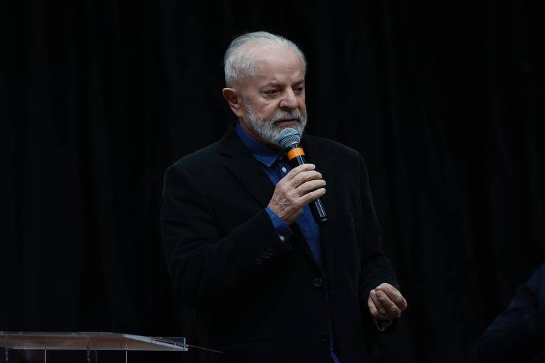 Lula enfrenta protesto de professores em SP e diz que país estava destroçado pelo negacionismo