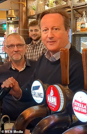 The foreign secretary poured a dodgy pint during his visit to Flower Pot pub in Macclesfield