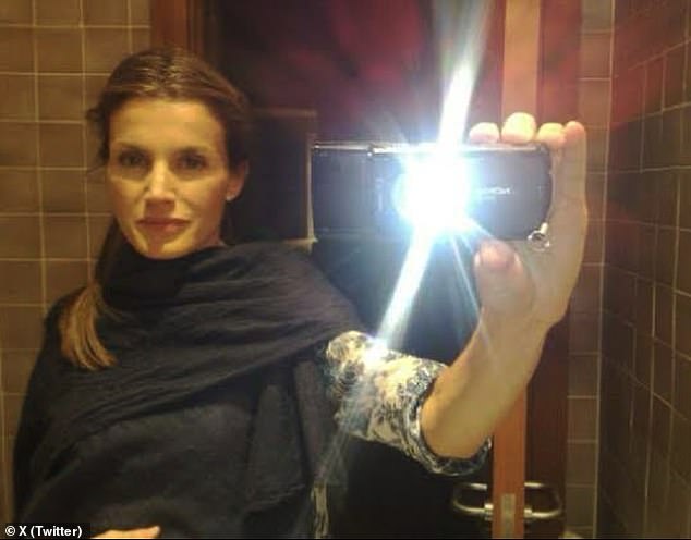 In December, businessman Jaime Del Burgo shared this unseen selfie of Queen Letizia with his X followers. He claimed that the royal was wearing his pashmina and said it 'took care of her'