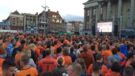 Duizenden voetballiefhebbers kijken naar Oranje in 2014