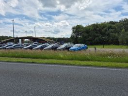 Hoogeveen trapt op de rem: gemeente en tankstation Green Planet niet eens over 'autoshowroom'
