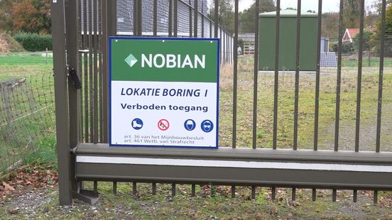 Een hek rond een boorlocatie van Nobian