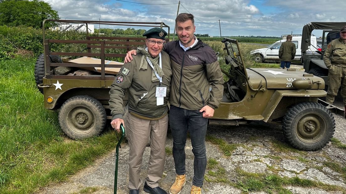 Joël Stoppels ontmoet de Canadese veteraan Jim Parks in Normandië