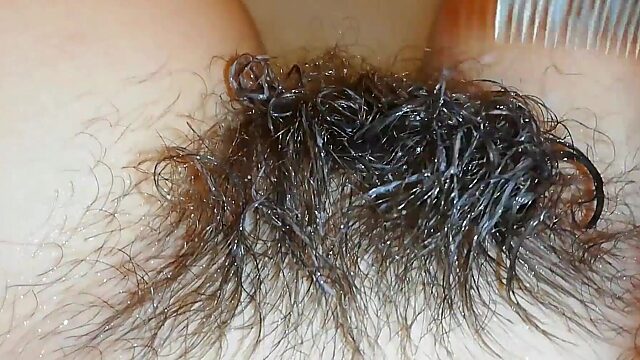 Close-up of soaked hairy pussy for fetish amateurs