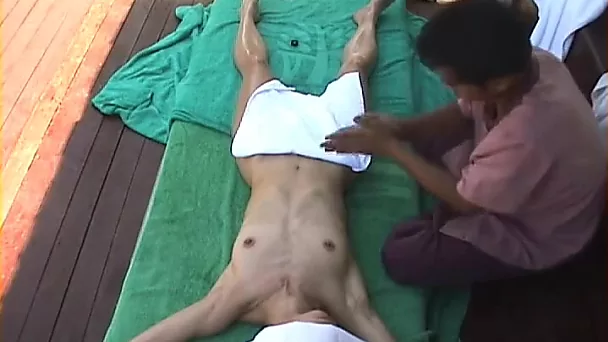 Massage & orgasme voor Indiase tiener toerist op verborgen camera