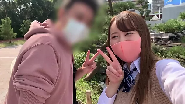 日本卡哇伊胖乎乎的女学生射在同学的鸡巴上