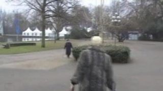 Deutsche fette Frau lutscht und fickt in der Öffentlichkeit ... bmw