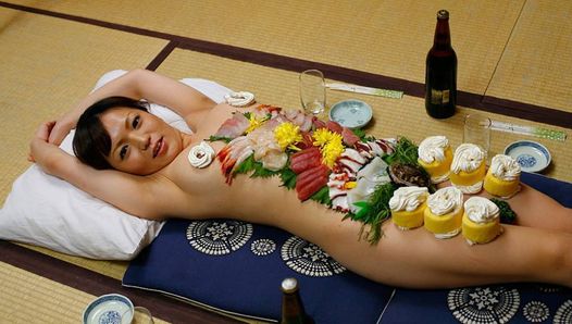 Japanisches Mädel Asuka Ayanami ist ein unzensierter Speiseteller