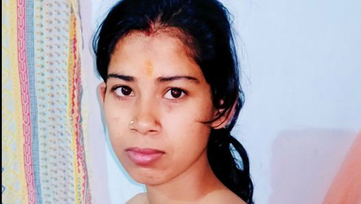 La sorellastra adolescente più carina ha fatto il primo sesso anale doloroso con gemiti forti e chiacchiere hindi