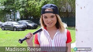 Madison Reese показывает свою плоскую грудь и возбужденную киску