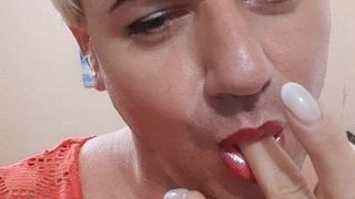 Lippen und Nägel Transvestit