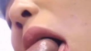 Asiatisches Mädchen Marie Blowjob und Sperma im Mund
