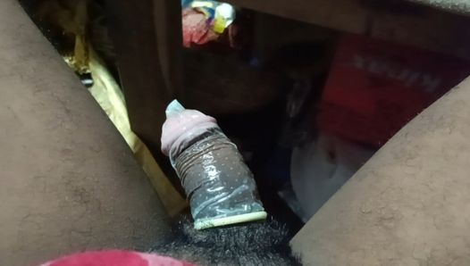 Bengalisches boudi Tina fickt schwarzen schwanz mit kondom