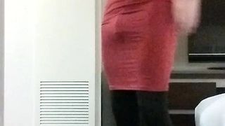 Rotes Kleid mit ein bisschen mehr