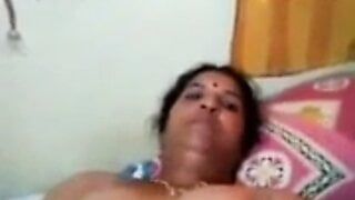 Indian Aunty Showing pussy and boobs