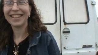 Virginie Gangbang in einen Van
