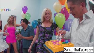 Samantha Saint feiert ihren Geburtstag mit einem wilden Verrückten