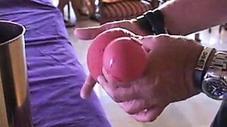 Squirtinator mostra como fazê-la esguichar
