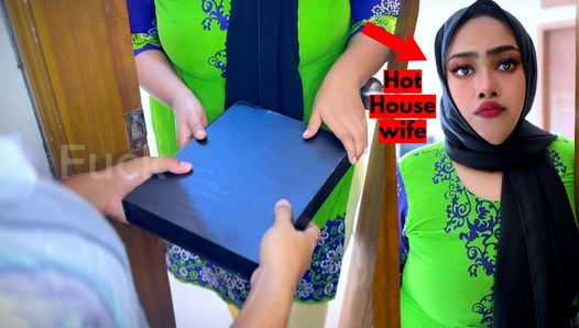 (Bote ki sath Chudai) Hausfrau zeigt ihre großen titten, um den pizzaboten zu verführen und sie will vom lieferboten ficken