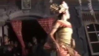 Древний эротический сексуальный танец Бали 9