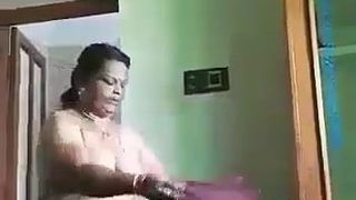 Tamilische Tante Amunamam Saree trägt