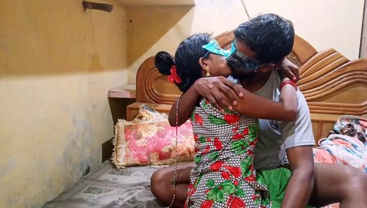 Indisches Paar hat heißen Sex mit Küssen, Blowjob und Muschi-Ficken im Desi-Stil - volles Hindi