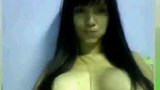 19 Jahre altes dünnes thailändisches Mädchen mit großen Möpsen, msn Webcam