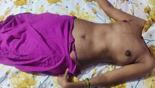 Indische stiefmutter voll nackt auf bett, romantik