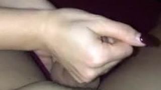 Handjob von brasilianischem Mädchen 1 von 2