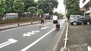 JAPANISCHES SEXY MÄDCHEN WIRD NACH DEM LUTSCHEN VON EINEM LANGEN SCHWANZ GEFICKT