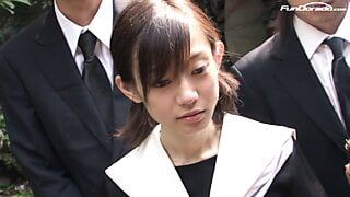Nie ma mowy! Japońska nastolatka z college'u zostaje zerżnięta przez ojczyma i przyrodnią siostrę! tabu, dupek! cipki, mokre cipki, nastolatka 18, 18latka