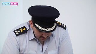 Sugarbabestv: Griekse politie -seks op kantoor