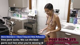 Nicole Luva - kiedy dr Aria Nicole idzie w tyłek nago, aby wykonać badanie! Zobacz cały film "The Doctor's New Scrubs"