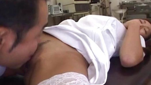 Krankenschwester Erena Fujimori wird vom Patienten gefickt - mehr bei hotajp.com