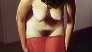 Vintage des années 60, des gros seins matures taquinent