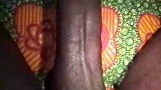 Afrikanisches Mädchen fickt Freund - Teil 5