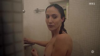 Fabienne Carat nackt in der Dusche