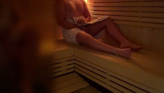 Beim masturbieren in der öffentlichen sauna erwischt, riskantes wichsen